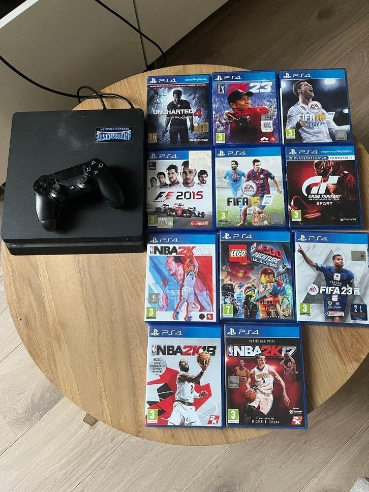 Ps4  + Manette + 11 jeux, Games en Spelcomputers, Spelcomputers | Sony PlayStation 4, Gebruikt, Original, Met 1 controller, Met games