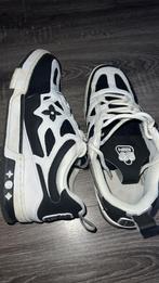 Schoenen te koop: Maat 44, €30 per stuk, Moncler 50 euro, Kleding | Heren, Ophalen, Gedragen, Sneakers