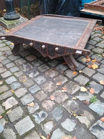 Salontafel groot 1m op 1m zwaar stevig dansplatform beschikbaar voor biedingen