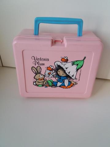 Vintage Victoria Plum  beschikbaar voor biedingen