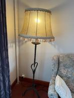 Retro staanlamp met smeedijzeren voet, Ophalen