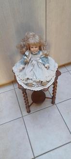 Pied de stal met de pop geen koerdienst, Ophalen, Zo goed als nieuw, Pop