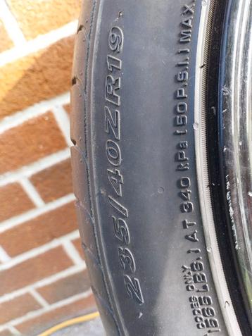 Pneus Nexen N'fera SU1 235/40/19 quasi neuf beschikbaar voor biedingen
