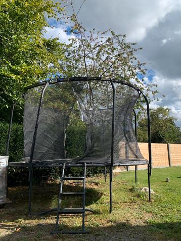 Trampoline beschikbaar voor biedingen