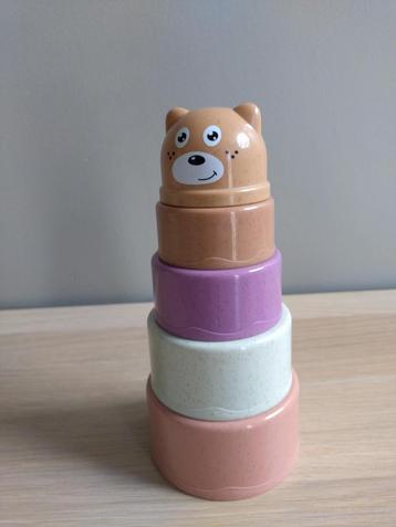 Stapelpotjes babyspeelgoed beschikbaar voor biedingen