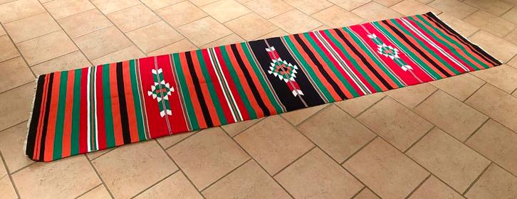 Lang vloerkleed in levendige kleuren, Huis en Inrichting, Stoffering | Tapijten en Vloerkleden, Nieuw, 50 tot 100 cm, 200 cm of meer