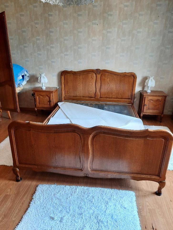 Lit de style LOUIS XV avec sommier en métal/parfait état, Maison & Meubles, Chambre à coucher | Lits, Comme neuf, Deux personnes
