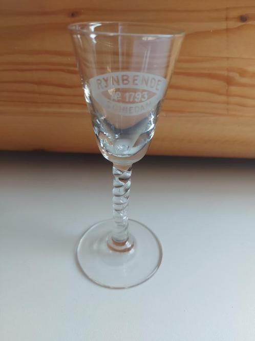 Rynbende 1793 gezuurd borrelglas, jeneverglas _13, Verzamelen, Glas en Drinkglazen, Zo goed als nieuw, Borrel- of Shotglas, Ophalen of Verzenden