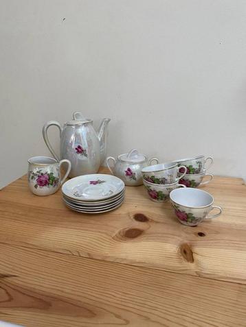 Vintage Theeset met Rozenmotief beschikbaar voor biedingen