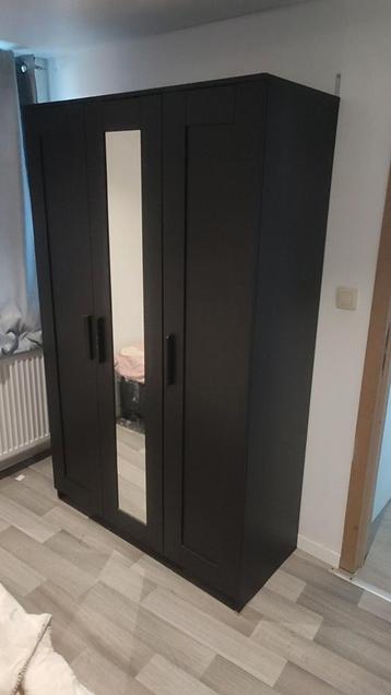 Lit et garde robe pour 200€ disponible aux enchères