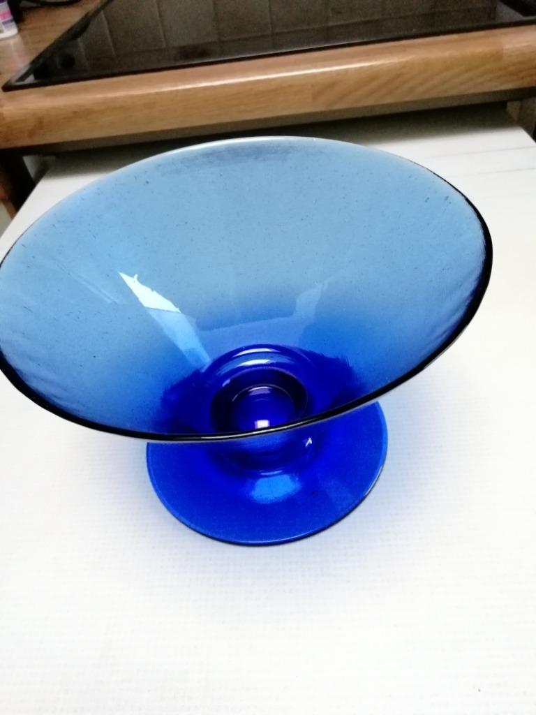 Blauwe glazen schaal op voet (Nieuw), in Mortsel, Enlèvement, Neuf, Balance