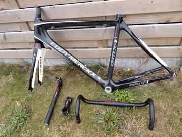 Full carbon Merckx Emx-1 racefietsframe met onderdelen  beschikbaar voor biedingen
