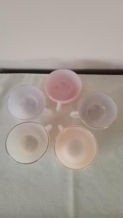 Vintage set thee cups Opaal pastel kleur set, Huis en Inrichting, Keuken | Servies, Zo goed als nieuw, Ophalen of Verzenden