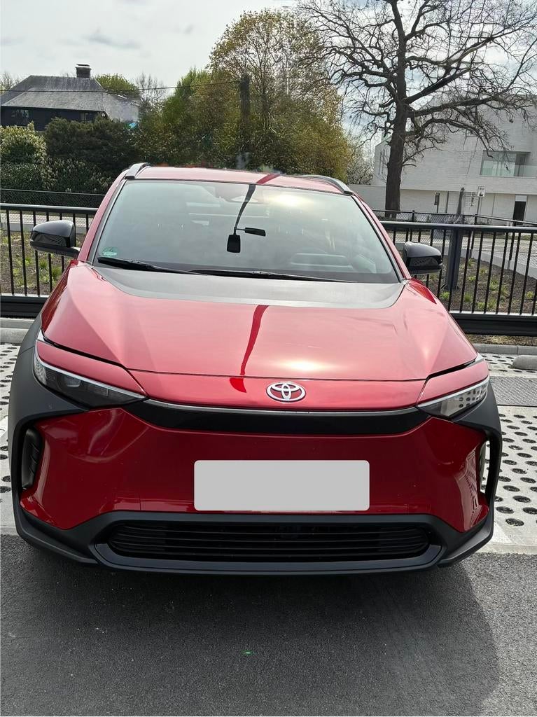 Toyota BZ4X, Autos, Toyota, Rouge, Achat, Noir, 5 portes