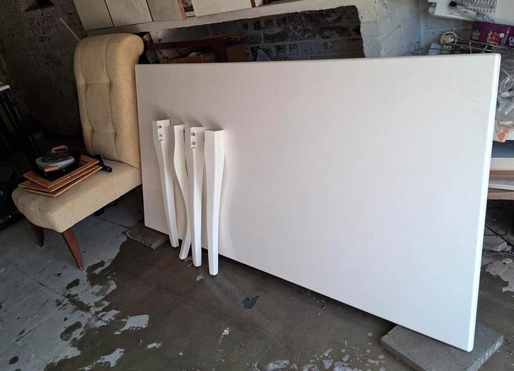 Table à manger en bois avec 8 chaises (velours) — très, Maison & Meubles, Tables | Tables à manger, Enlèvement