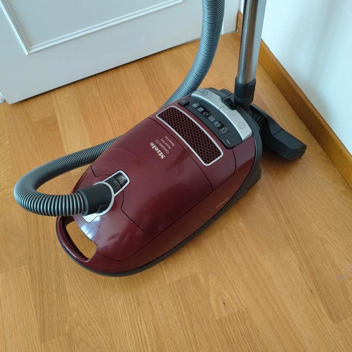 Miele Complete C3 Score Red PowerLine, Elektronische apparatuur, Stofzuigers, Stofzuiger, Ophalen of Verzenden