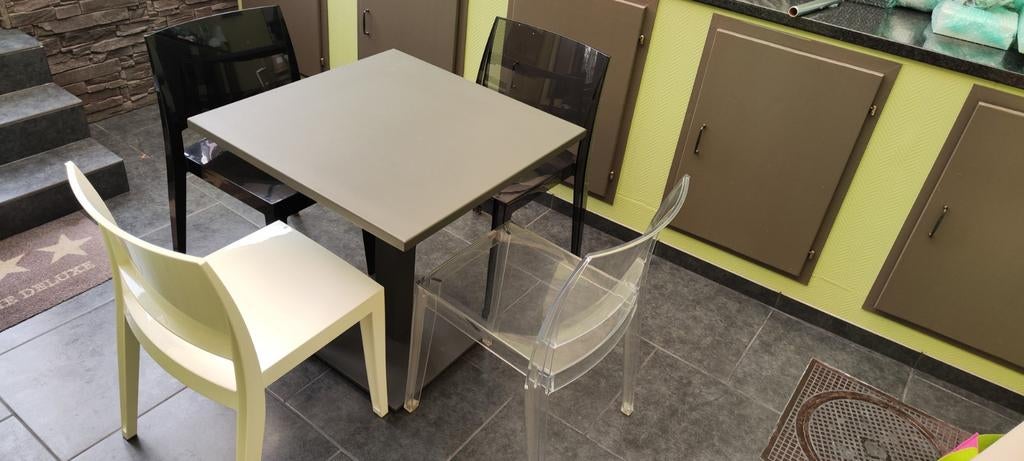 Table en métal brossé intérieur ou extérieur et 4 chaises de, Enlèvement