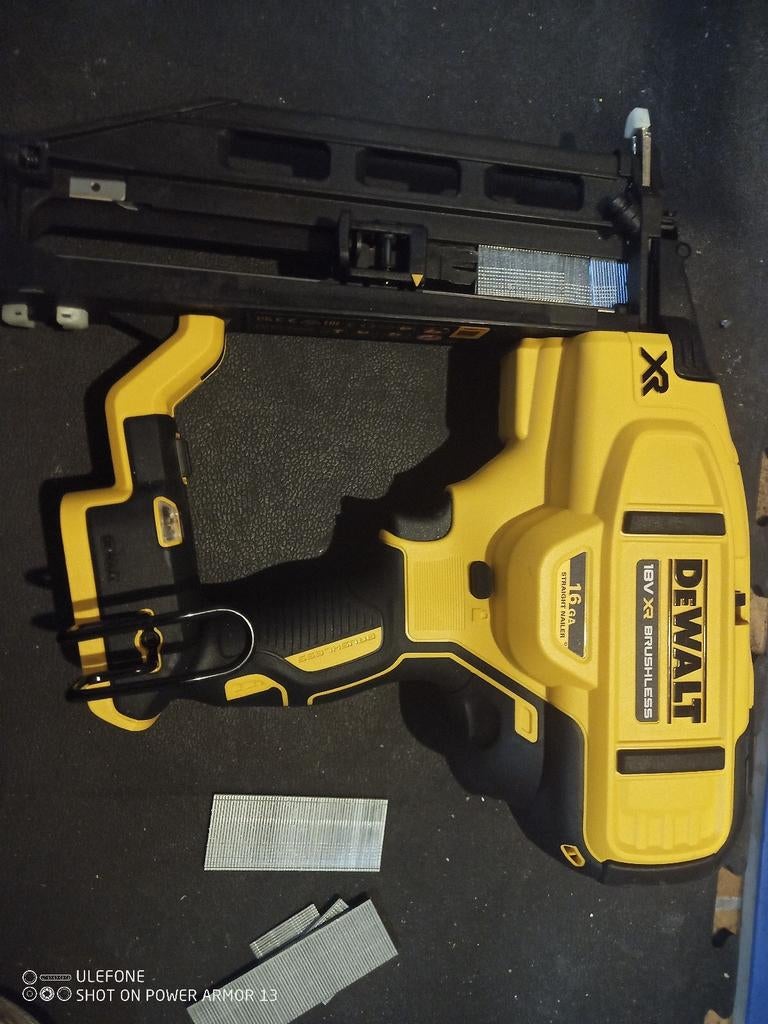 Dewalt tacker, Ophalen