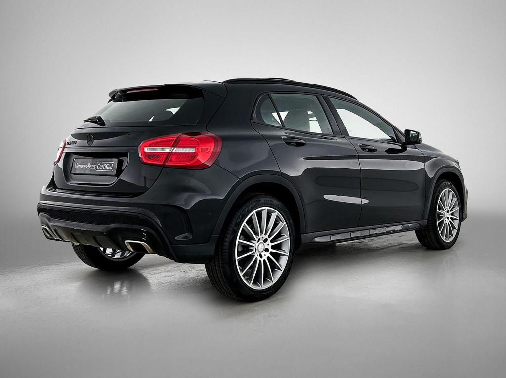 Mercedes-Benz GLA-Klasse 180 AMG Line | Panoramisch Dak | Mu, Gebruikt, Euro 6, 4 cilinders, Zwart