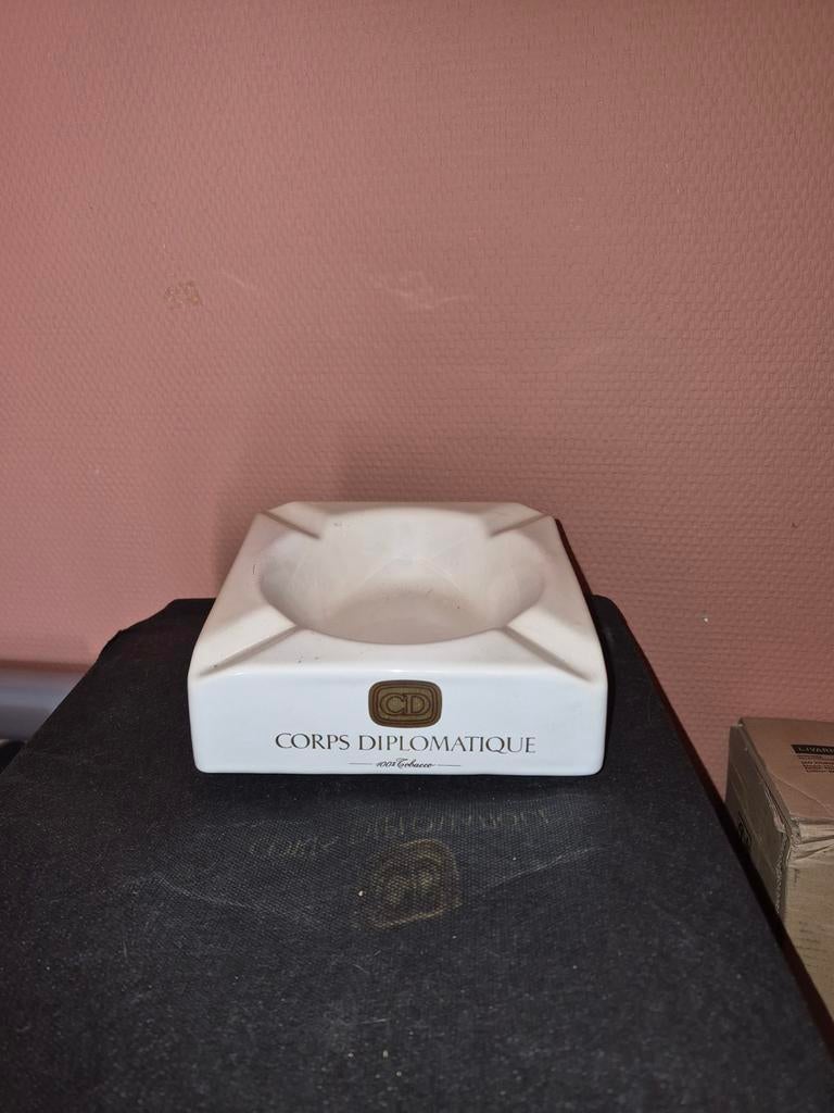 Cendrier en céramique Corps Diplomatique, Enlèvement ou Envoi