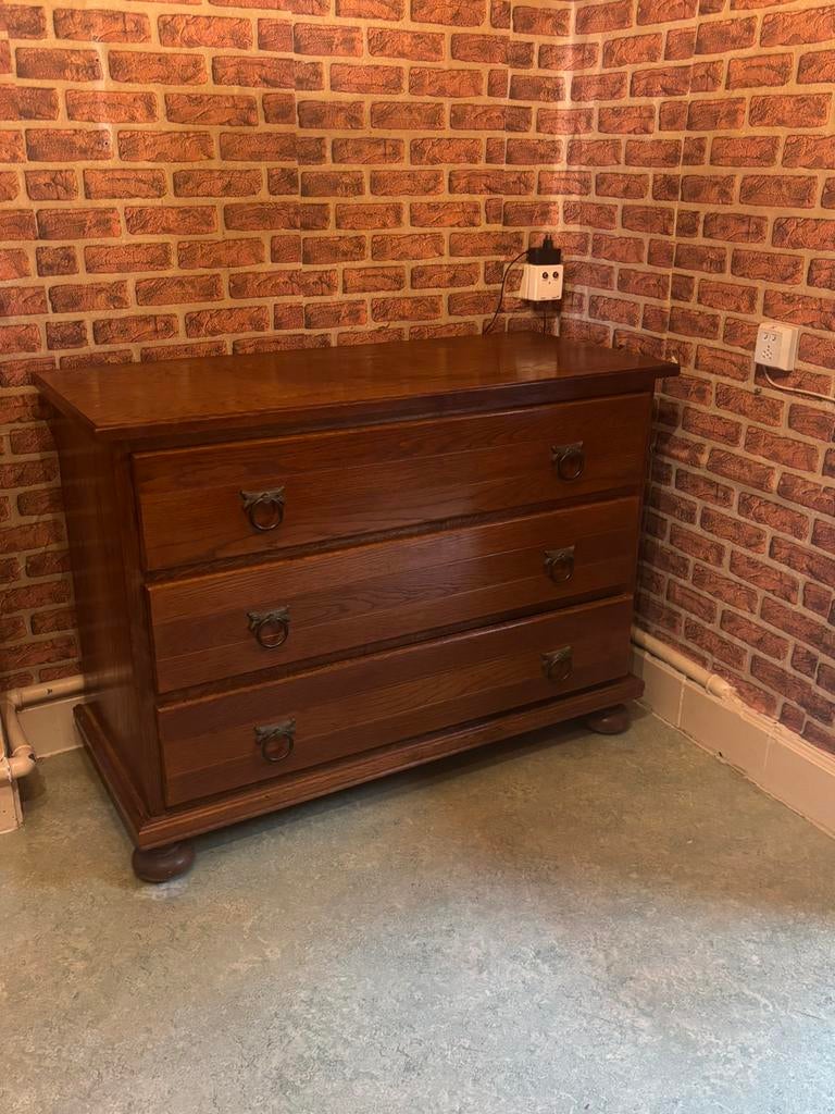 Ancien meuble à tiroirs en bois massif, Maison & Meubles, Armoires | Commodes, Comme neuf, Métal, Enlèvement