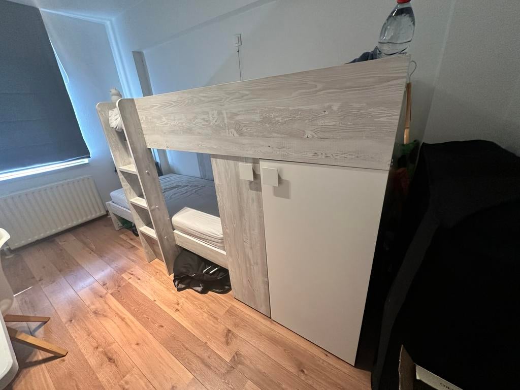 Stapelbed met kast, Ophalen