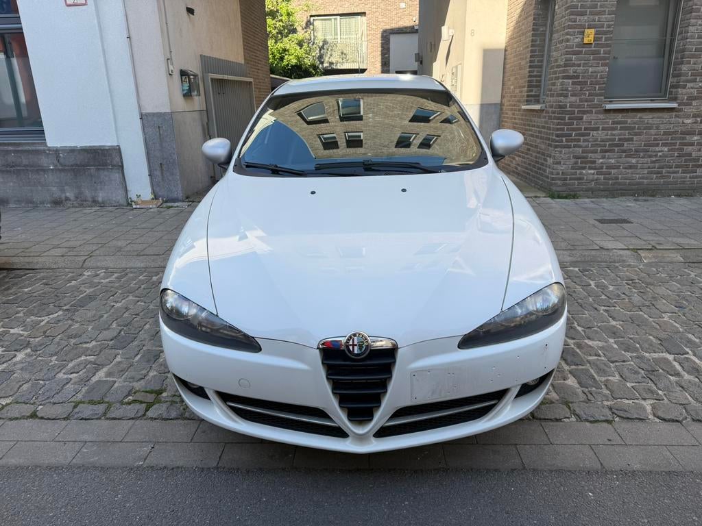 ALFA ROMEO 147/1.6 ESSENCE/CLIMATISATION/LEX OK/HOMOLOGUÉ V, Autos, Entreprise, Interruption de démarrage, Boîte manuelle, Entretenue par le concessionnaire