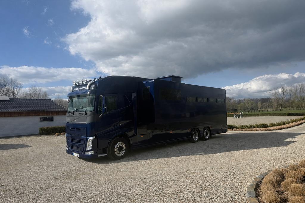 Paardenvrachtwagen Krismar 6 paarden met grote mobilhome, Dieren en Toebehoren, Paarden