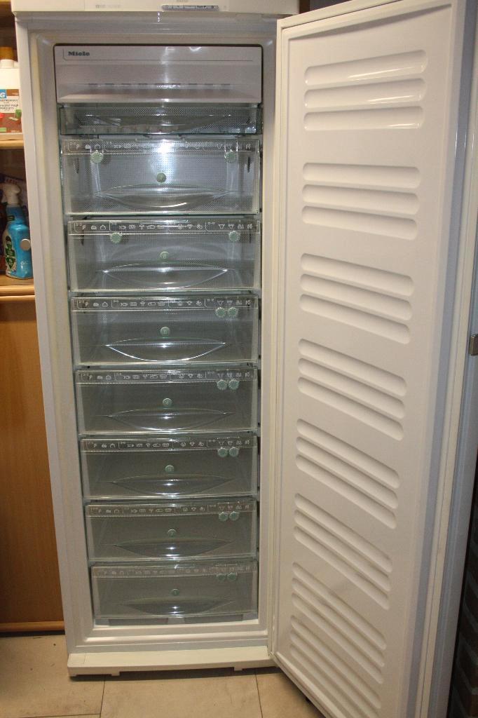 Nofrost Diepvries Miele, Elektronische apparatuur, Vriezers en Diepvrieskisten, Zo goed als nieuw, Vrijstaand, Vrieskast, 160 cm of meer