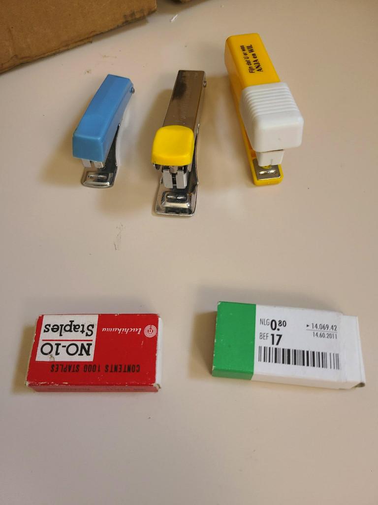 3 nietmachines met nietjes, Diversen, Schoolbenodigdheden, Ophalen of Verzenden, Zo goed als nieuw