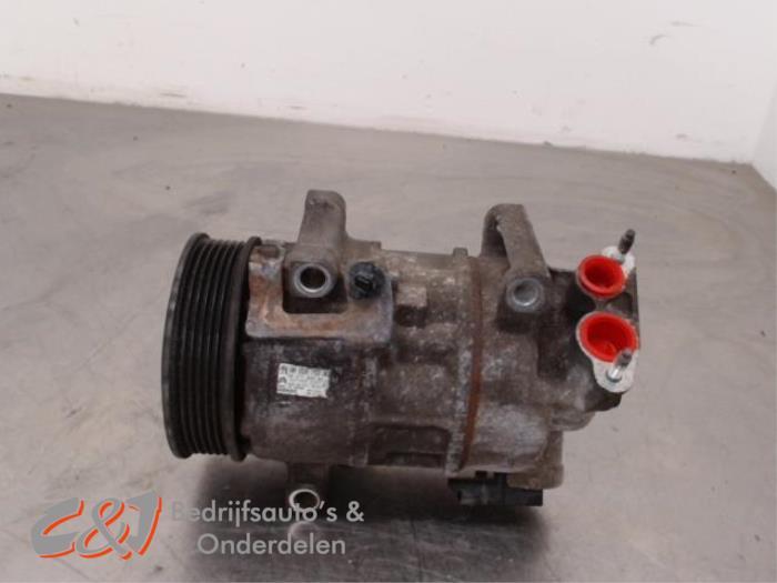 Pompe clim d'un Peugeot Partner, -, 3 mois de garantie, Utilisé, -