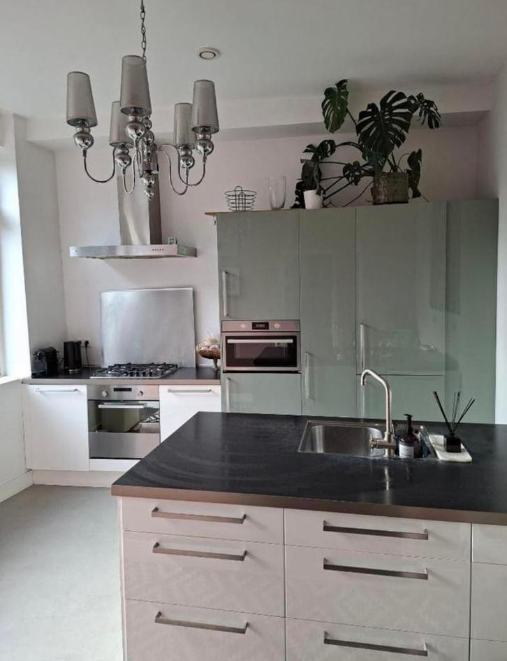 CUISINE IKEA HAUTE BRILLANCE AVEC ÎLOT, Maison & Meubles, Cuisine | Cuisines complètes, Comme neuf, Cuisine d'angle, Blanc, Synthétique