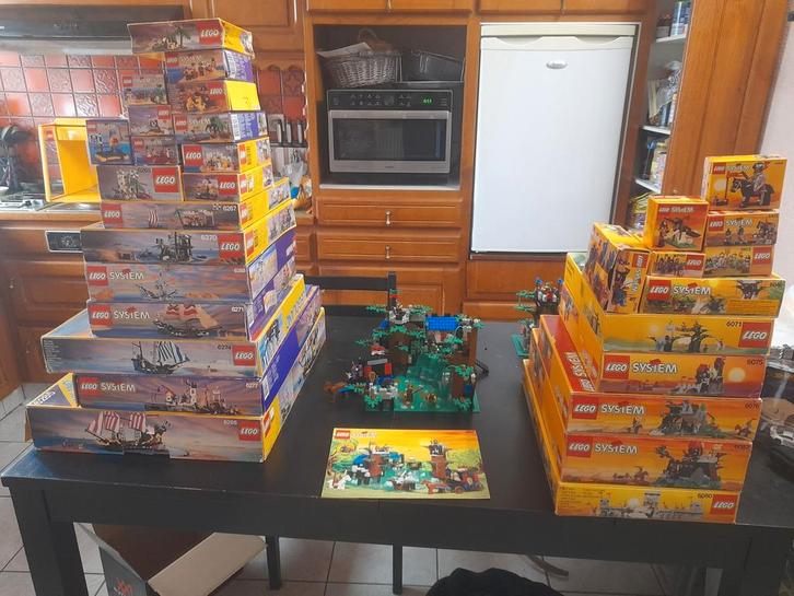 Groot lot castle en pirate lego, Enfants & Bébés, Jouets | Duplo & Lego, Lego, Enlèvement