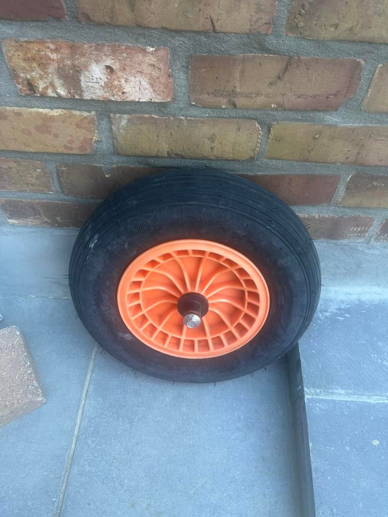 Wiel voor kruiwagen, Ophalen, Zo goed als nieuw
