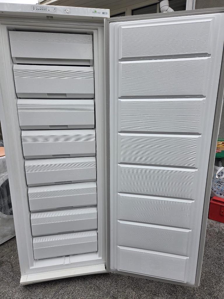 Bauknecht diepvrieskast met 8 laden – zeer goede staat!, Elektronische apparatuur, Koelkasten en IJskasten, Ophalen, Zo goed als nieuw