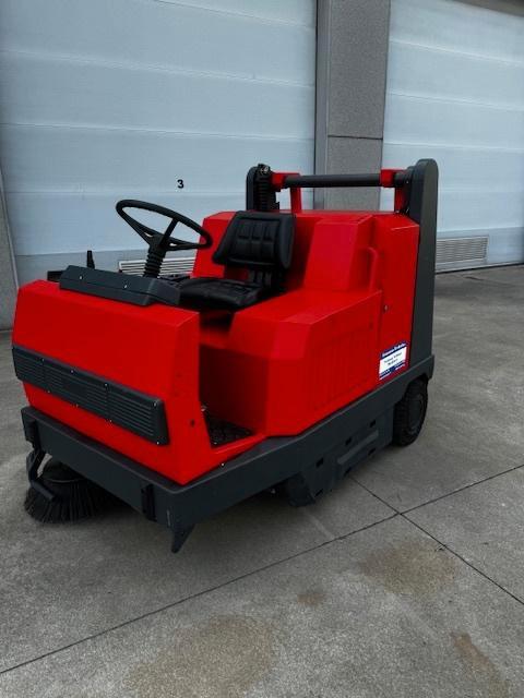 Veeg- en zuigmachine Hako Jonas 1450 E, Bricolage & Construction, Matériel de nettoyage, Comme neuf, Machine de nettoyage à brosse