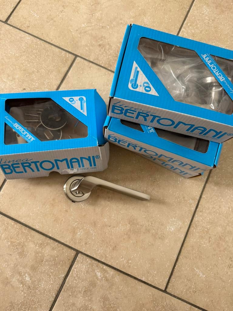 4x NIEUW Linea Bertomani moderne deurklink in RVS, Ophalen, Nieuw