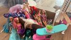 Lot de 11 Barbies avec maison et accessoires, Enlèvement, Utilisé, Accessoires