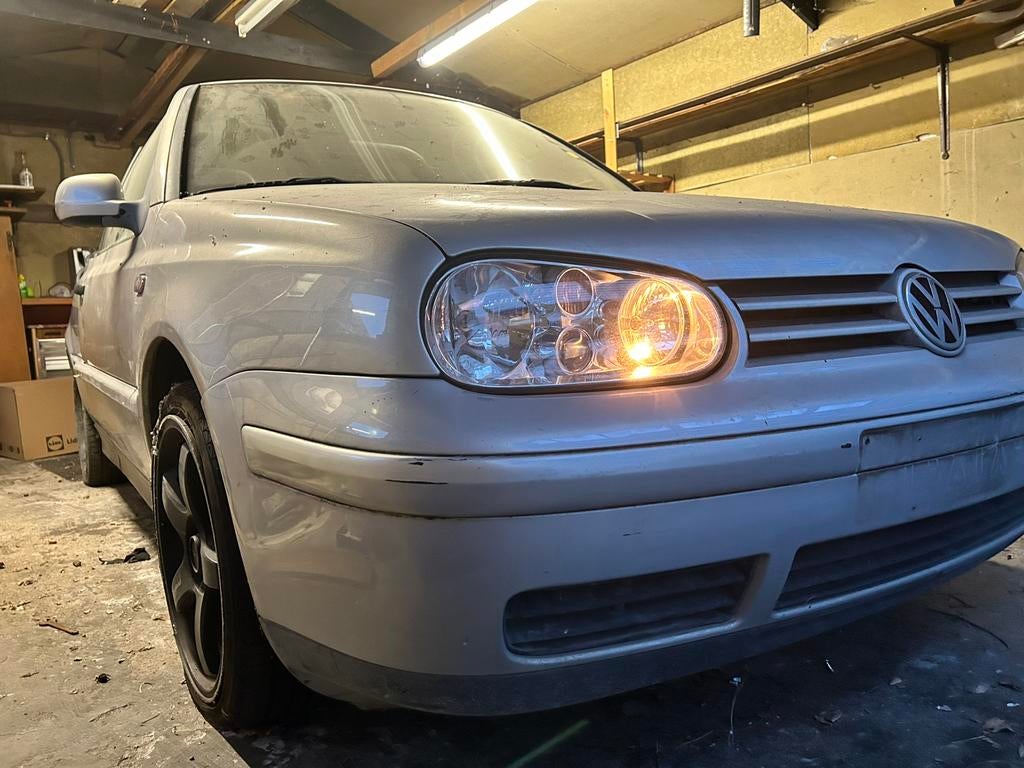 Volkswagen Golf Cabrio 1.6i 1999 met potentieel!, Voorwielaandrijving, 4 zetels, Zwart, 4 cilinders