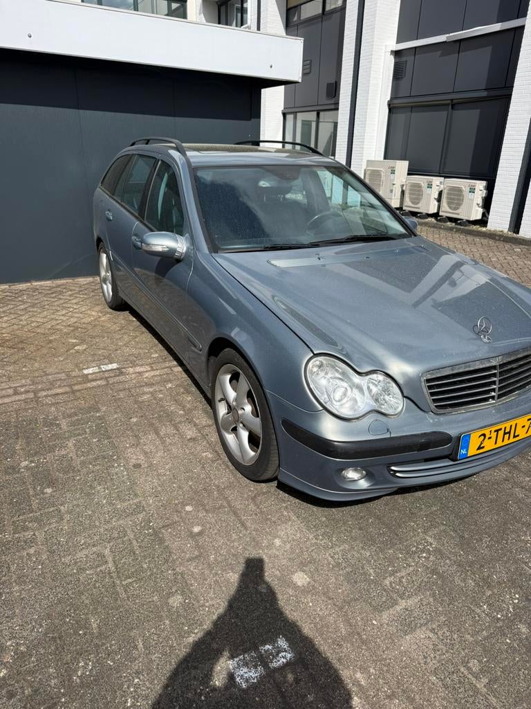 C 180. Benzine.    Voor onderdelen of reparaties, Auto's, Mercedes-Benz, Automaat, 4 deurs, Achterwielaandrijving, Zwart