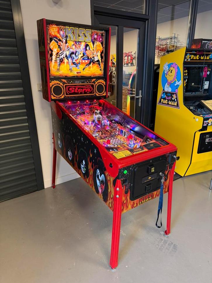 Prachtige flipperkast Stern KISS Limited Edition Pinball, Verzamelen, Automaten | Flipperkasten, Zo goed als nieuw, Dot-matrix