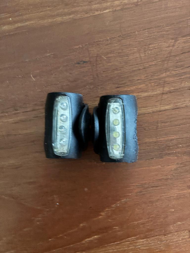 Fietsverlichting knog frog - Super handig Voor + Achterlicht, Fietsen en Brommers, Ophalen of Verzenden, Gebruikt, Batterij, Verlichtingsset