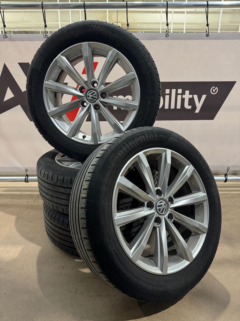 Complete zomerset Volkswagen Passat 215/55R17, Auto-onderdelen, Banden en Velgen, Banden en Velgen, Zomerbanden, 17 inch, 215 mm