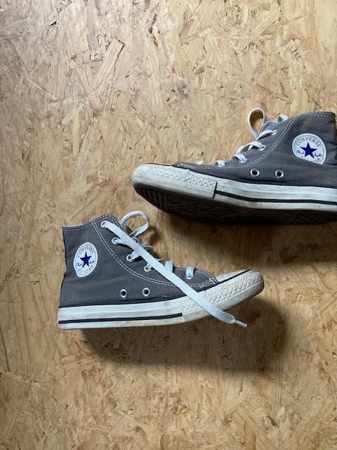Converse All star maat 33, Enfants & Bébés, Vêtements enfant | Chaussures & Chaussettes, Garçon ou Fille, Enlèvement ou Envoi
