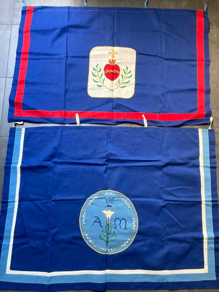 2 vlaggen Heilig Hart en Maria, Antiquités & Art, Enlèvement ou Envoi