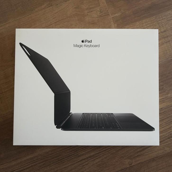 Magic Keyboard iPad Pro 13 M4 AZERTY – als nieuw, Computers en Software, Toetsenborden, Zo goed als nieuw, Azerty, Draadloos, Opvouwbaar