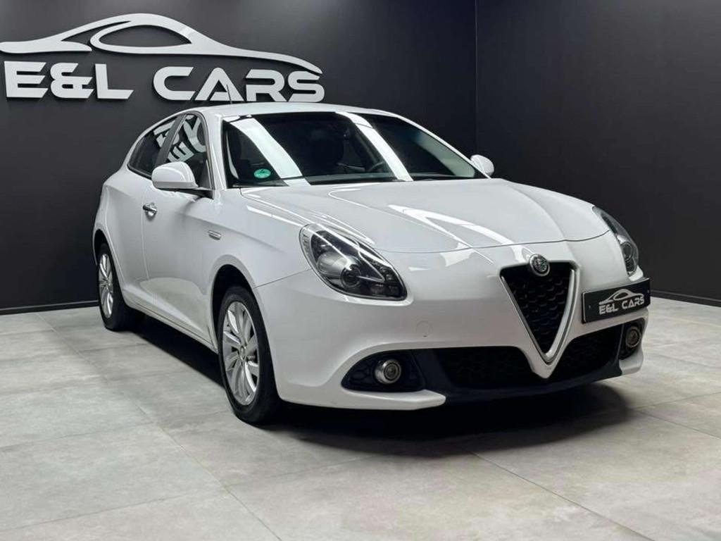 Alfa Romeo Giulietta Giulietta 1.6 JTDm *12 mois de garantie, Autos, Alfa Romeo, Cuir, Achat, Boîte manuelle, Noir