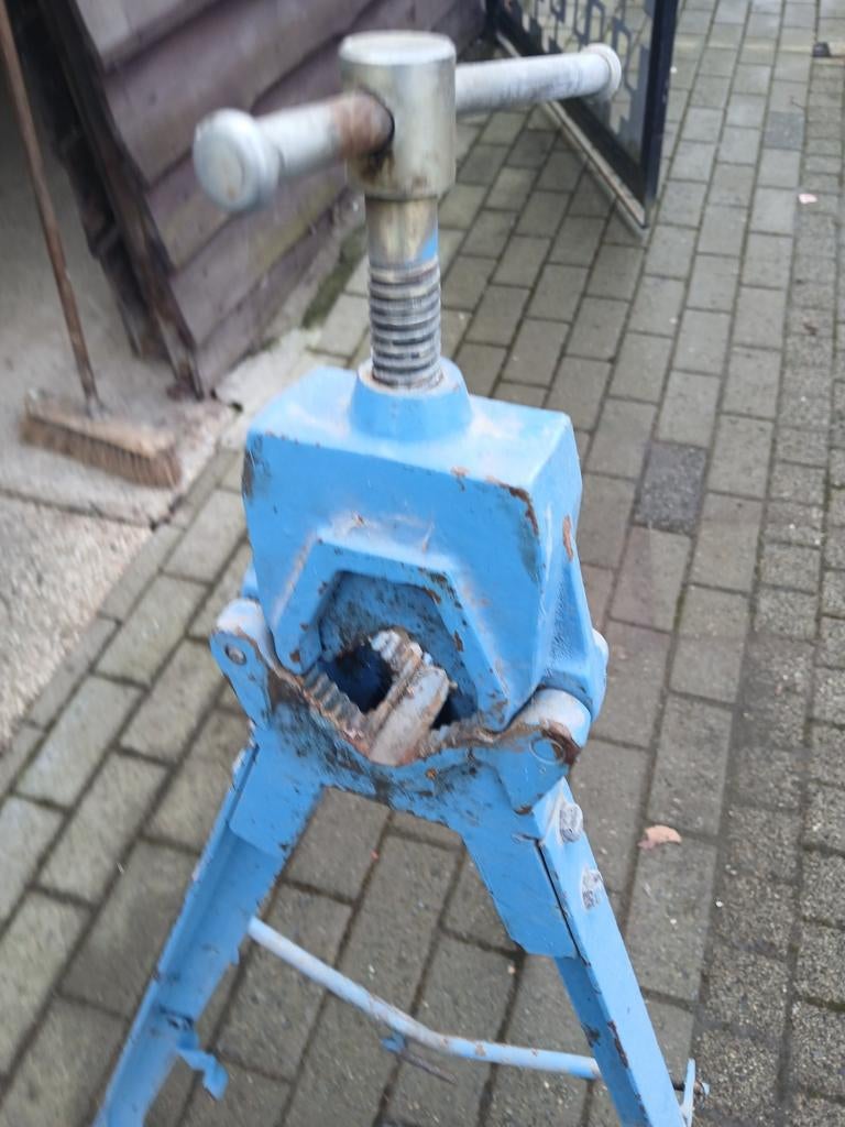 Buizenklem driepikkel, Ophalen