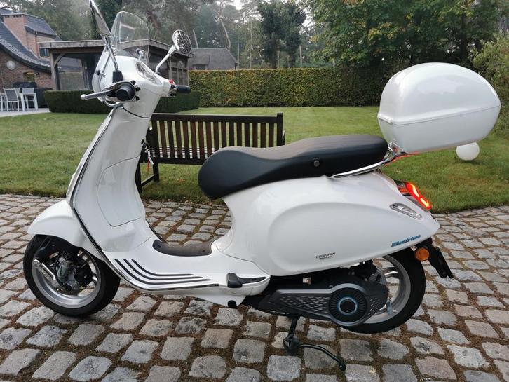 Vespa primavera elettrica 45 km/u.klasse B.slechts 1000 KMS., Fietsen en Brommers, Scooters | Vespa, Zo goed als nieuw, Klasse B (45 km/u)
