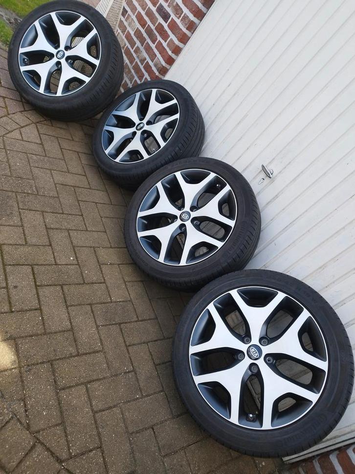 Zomerbanden Continental 245/45/R19 originele Kia Sportage, Auto-onderdelen, Banden en Velgen, Banden en Velgen, Zomerbanden, 19 inch